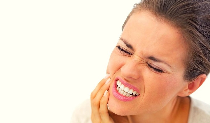 Болезненность зубов и десен при месячных 